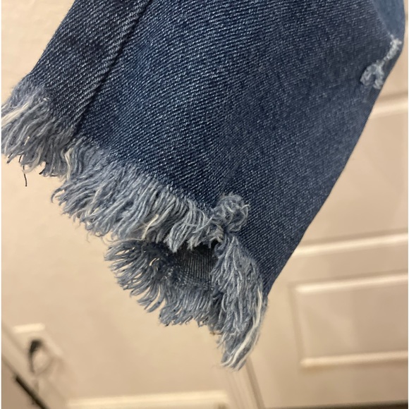 Vintage Almost Famous Woman’s Jeans - Picture 8 of 11